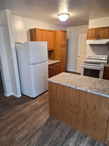 214 7 Street, Beaverlodge, AB - Indoor Photo Showing Kitchen