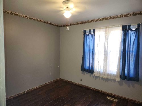 4913-57 Ave ., High Prairie, AB - Indoor Photo Showing Other Room