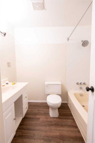 5702 44 Ave, Fort Vermilion, AB - Indoor Photo Showing Bathroom