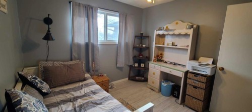 4601 50 Avenue, Grimshaw, AB - Indoor Photo Showing Bedroom