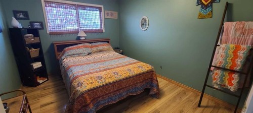 4601 50 Avenue, Grimshaw, AB - Indoor Photo Showing Bedroom