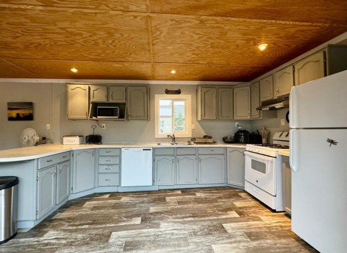 125 Monias Drive, Rural Big Lakes County, AB - Indoor Photo Showing Kitchen
