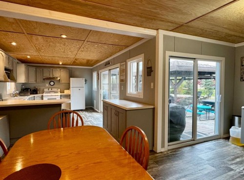 125 Monias Drive, Rural Big Lakes County, AB - Indoor Photo Showing Dining Room