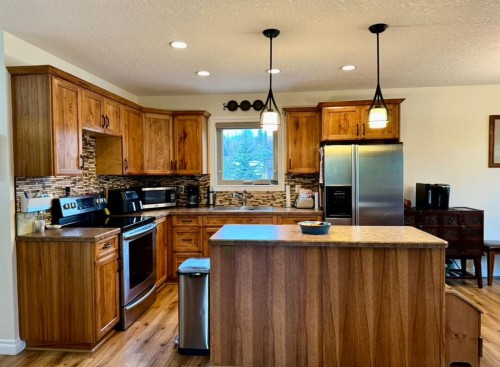 125 Monias Drive, Rural Big Lakes County, AB - Indoor Photo Showing Kitchen