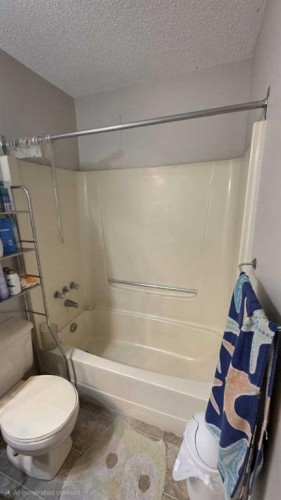 10905 91 Street, Peace River, AB - Indoor Photo Showing Bathroom