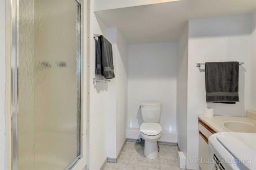 103 11A Street, Beaverlodge, AB - Indoor Photo Showing Bathroom