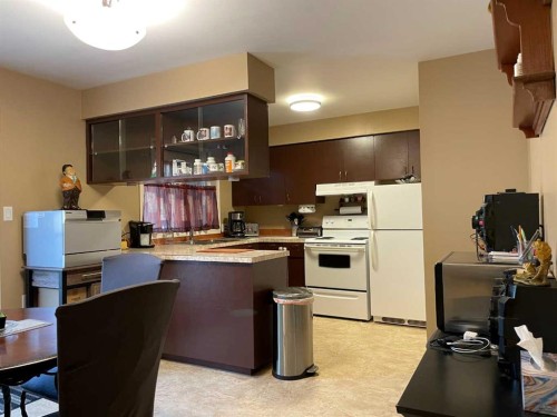 4910 53 Street, Grimshaw, AB - Indoor Photo Showing Kitchen