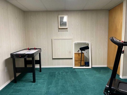 4910 53 Street, Grimshaw, AB - Indoor Photo Showing Gym Room