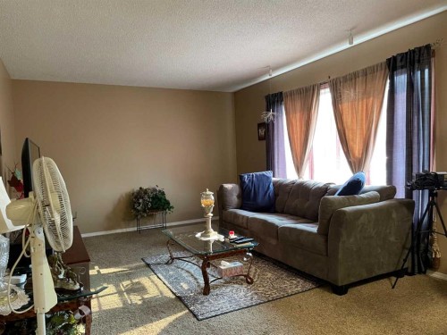 4910 53 Street, Grimshaw, AB - Indoor Photo Showing Living Room