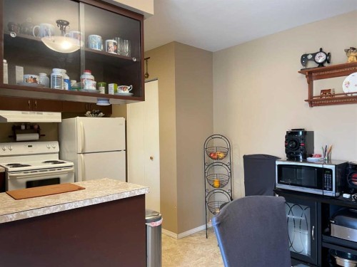 4910 53 Street, Grimshaw, AB - Indoor Photo Showing Kitchen