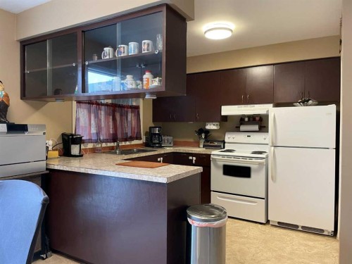 4910 53 Street, Grimshaw, AB - Indoor Photo Showing Kitchen