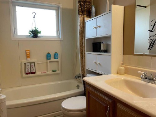 4910 53 Street, Grimshaw, AB - Indoor Photo Showing Bathroom