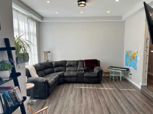 11-1049 Alberta Avenue, Debolt, AB - Indoor Photo Showing Living Room