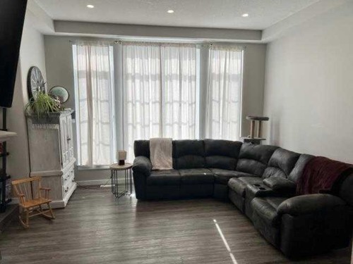 11-1049 Alberta Avenue, Debolt, AB - Indoor Photo Showing Living Room