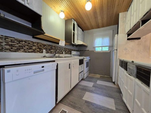 25 Huston Drive, Grimshaw, AB - Indoor Photo Showing Kitchen