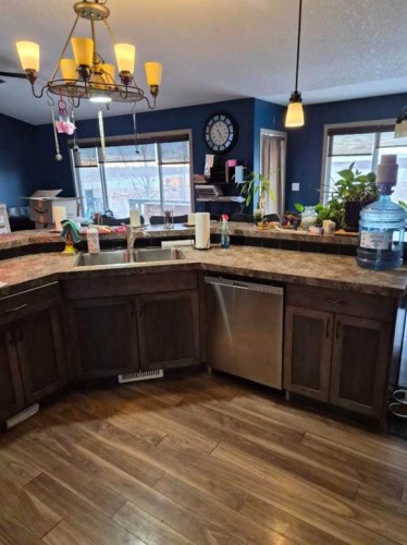 720054  B Range Road 53, Grande Prairie, AB - Indoor Photo Showing Kitchen