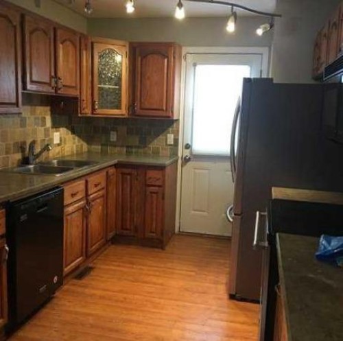 7421 98B Street, Peace River, AB - Indoor Photo Showing Kitchen With Double Sink