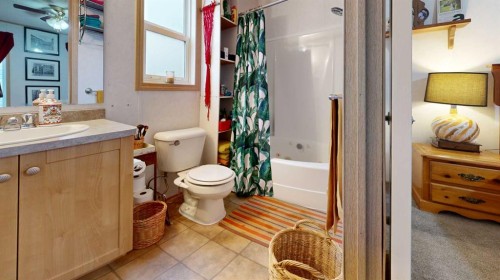 8810 90 Street, Grande Prairie, AB - Indoor Photo Showing Bathroom