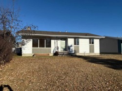9606 79 Avenue  Peace River, AB T8S 1E6