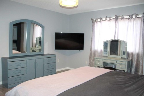 235011 913 Township, Rural Northern Lights, County Of, AB - Indoor Photo Showing Bedroom