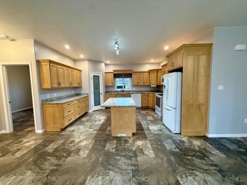 9005 Forest St, La Crete, AB - Indoor Photo Showing Kitchen