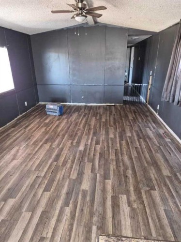 10107 99 Avenue, Bezanson, AB - Indoor Photo Showing Other Room