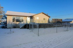 9813 99 Avenue  Sexsmith, AB T0H 3C0
