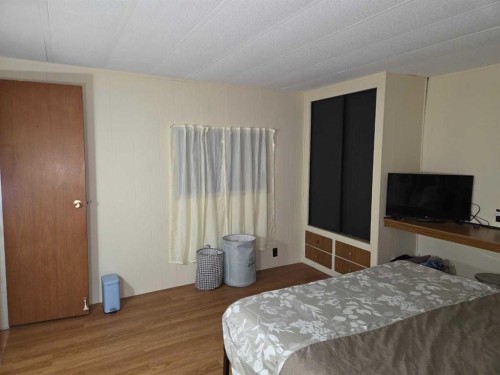 5107, 5113, 5117 51 Avenue, Berwyn, AB - Indoor Photo Showing Bedroom