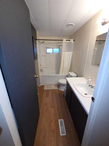 5107, 5113, 5117 51 Avenue, Berwyn, AB - Indoor Photo Showing Bathroom