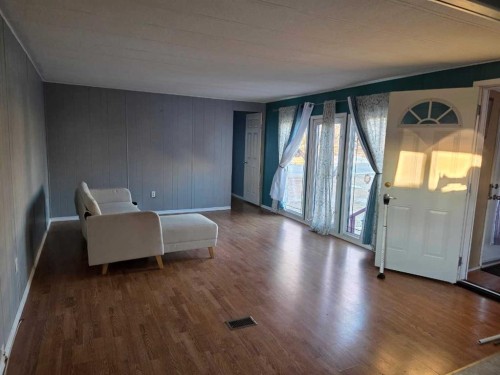 5107, 5113, 5117 51 Avenue, Berwyn, AB - Indoor