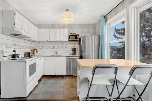 1209-7201 Poplar Drive, Grande Prairie, AB - Indoor Photo Showing Kitchen With Upgraded Kitchen