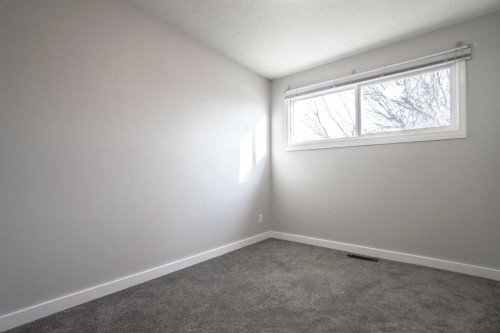 8126 95 St, Peace River, AB - Indoor Photo Showing Other Room