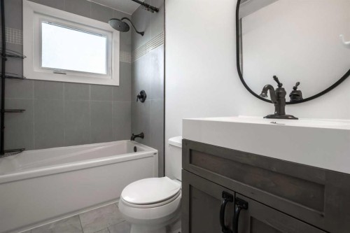 8126 95 St, Peace River, AB - Indoor Photo Showing Bathroom