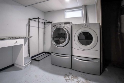 8126 95 St, Peace River, AB - Indoor Photo Showing Laundry Room