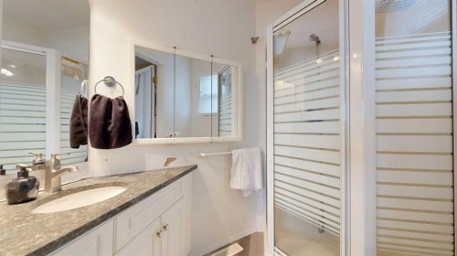 9105 109 Avenue, Grande Prairie, AB - Indoor Photo Showing Bathroom