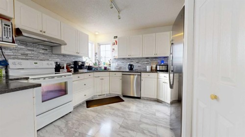 9105 109 Avenue, Grande Prairie, AB - Indoor Photo Showing Kitchen