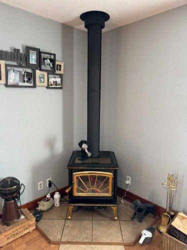 241023 Hwy 2, Rural Peace No. 135, M.D. Of, AB - Indoor With Fireplace