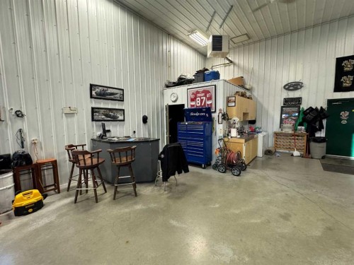 241023 Hwy 2, Rural Peace No. 135, M.D. Of, AB - Indoor Photo Showing Garage