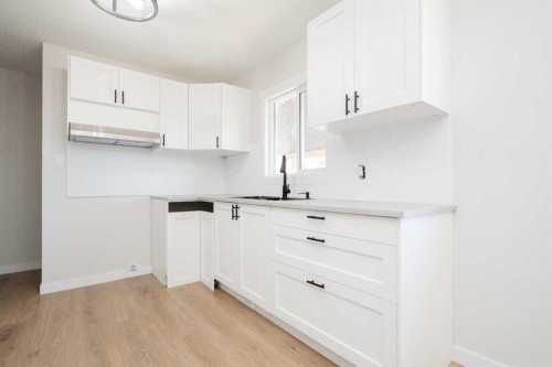 8001 Poplar Drive, Grande Prairie, AB - Indoor Photo Showing Kitchen