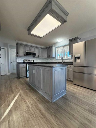 829 Cherry Street, Beaverlodge, AB - Indoor Photo Showing Kitchen