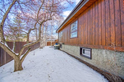 745 Cedar Street, Beaverlodge, AB - Outdoor