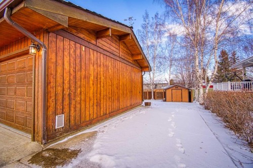 745 Cedar Street, Beaverlodge, AB - Outdoor