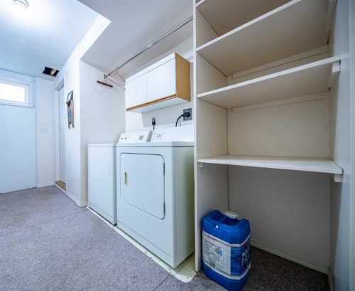 11822 96 Street, Grande Prairie, AB - Indoor Photo Showing Laundry Room