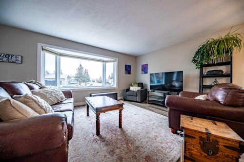 11822 96 Street, Grande Prairie, AB - Indoor Photo Showing Living Room