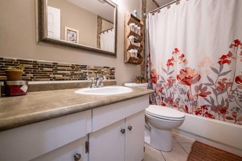 11822 96 Street, Grande Prairie, AB - Indoor Photo Showing Bathroom