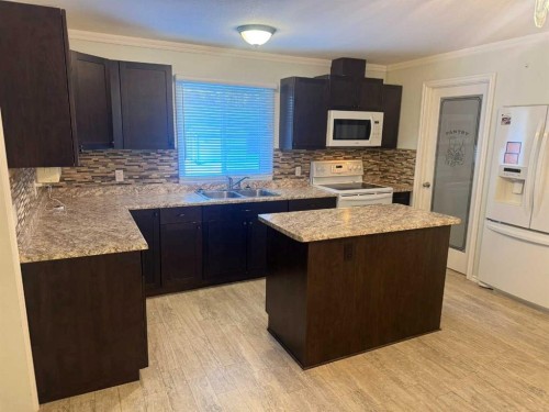 834077 Range Road 233, Rural Peace No. 135, M.D. Of, AB - Indoor Photo Showing Kitchen With Double Sink