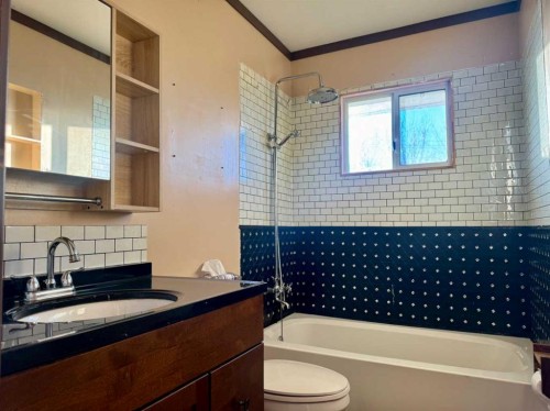 5004 35 Avenue, Valleyview, AB - Indoor Photo Showing Bathroom