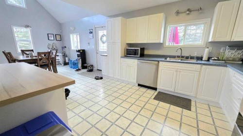 745055 Range Road 53 Unit #8, Rural Grande Prairie No. 1, County Of, AB - Indoor Photo Showing Kitchen With Double Sink