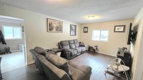 745055 Range Road 53 Unit #8, Rural Grande Prairie No. 1, County Of, AB - Indoor Photo Showing Living Room