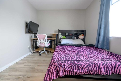 7204 105 Street, Grande Prairie, AB - Indoor Photo Showing Bedroom